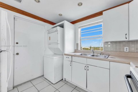 Condominio en venta en North Miami Beach, Florida, 2 dormitorios, 103.31 m2 № 2088449 - foto 4
