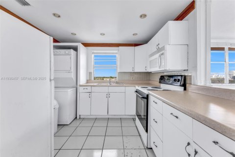 Condominio en venta en North Miami Beach, Florida, 2 dormitorios, 103.31 m2 № 2088449 - foto 3