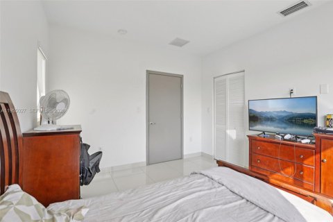 Casa en venta en Florida City, Florida, 5 dormitorios, 176.7 m2 № 2009352 - foto 28