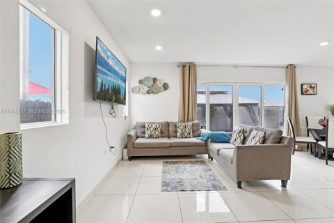 Casa en venta en Florida City, Florida, 5 dormitorios, 176.7 m2 № 2009352 - foto 13