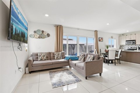 Casa en venta en Florida City, Florida, 5 dormitorios, 176.7 m2 № 2009352 - foto 10