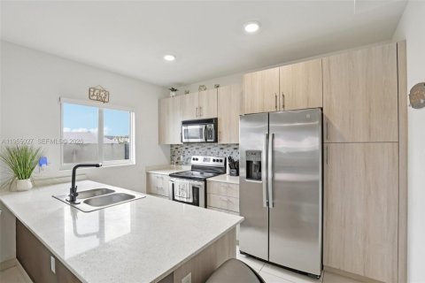 Casa en venta en Florida City, Florida, 5 dormitorios, 176.7 m2 № 2009352 - foto 18