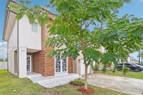 Casa en venta en Florida City, Florida, 5 dormitorios, 176.7 m2 № 2009352 - foto 3