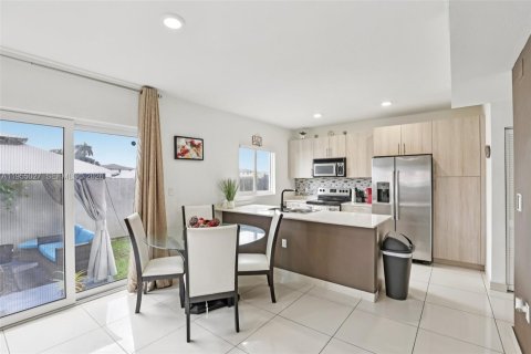 Casa en venta en Florida City, Florida, 5 dormitorios, 176.7 m2 № 2009352 - foto 15