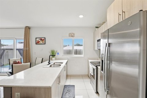 Casa en venta en Florida City, Florida, 5 dormitorios, 176.7 m2 № 2009352 - foto 19