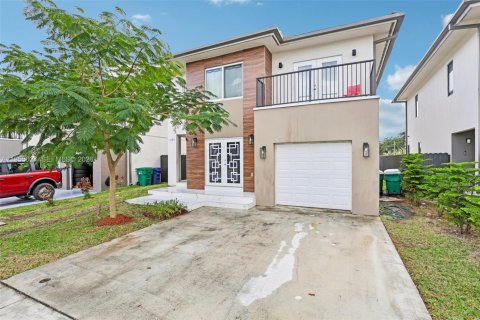 Casa en venta en Florida City, Florida, 5 dormitorios, 176.7 m2 № 2009352 - foto 2