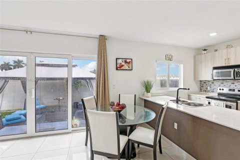 Casa en venta en Florida City, Florida, 5 dormitorios, 176.7 m2 № 2009352 - foto 17