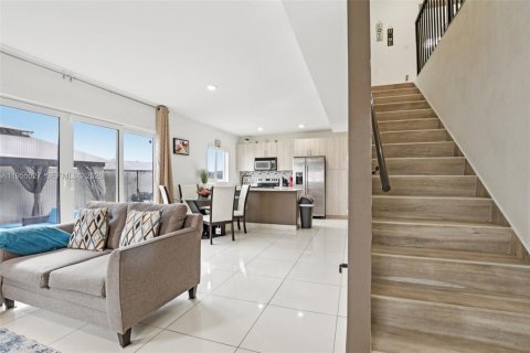 Casa en venta en Florida City, Florida, 5 dormitorios, 176.7 m2 № 2009352 - foto 9