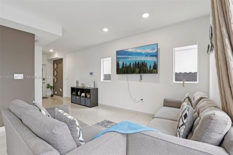 Casa en venta en Florida City, Florida, 5 dormitorios, 176.7 m2 № 2009352 - foto 12