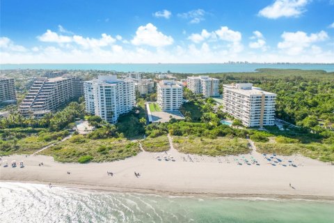 Condo in Key Biscayne, Florida, 1 bedroom  № 1714197 - photo 1