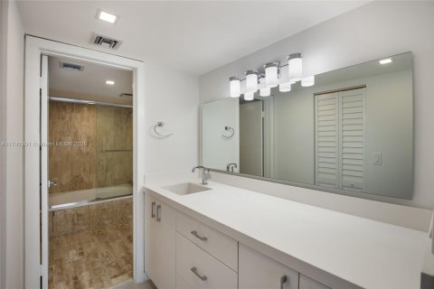 Condo in Key Biscayne, Florida, 1 bedroom  № 1714197 - photo 7