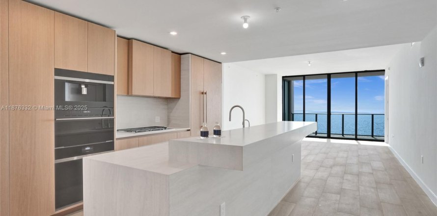 Condominio en Pompano Beach, Florida, 3 dormitorios № 1927116