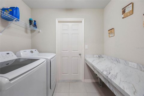 House in Davenport, Florida 4 bedrooms, 157.75 sq.m. № 1802068 - photo 19