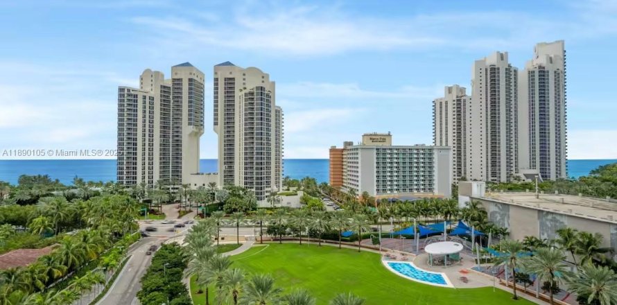 Condominio en Sunny Isles Beach, Florida, 1 dormitorio  № 1943421