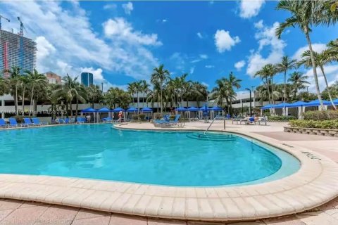 Condominio en venta en Sunny Isles Beach, Florida, 1 dormitorio, 93.37 m2 № 1943421 - foto 26