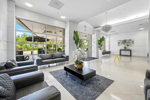 Condominio en venta en Sunny Isles Beach, Florida, 1 dormitorio, 93.37 m2 № 1943421 - foto 2