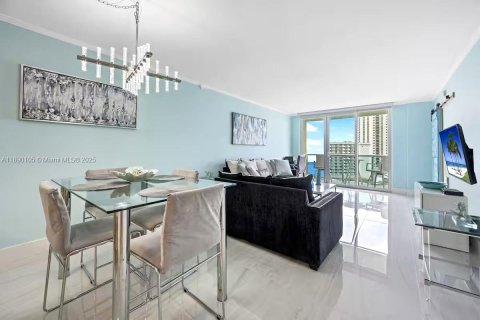 Condominio en venta en Sunny Isles Beach, Florida, 1 dormitorio, 93.37 m2 № 1943421 - foto 10