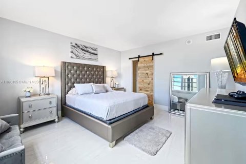 Condominio en venta en Sunny Isles Beach, Florida, 1 dormitorio, 93.37 m2 № 1943421 - foto 16
