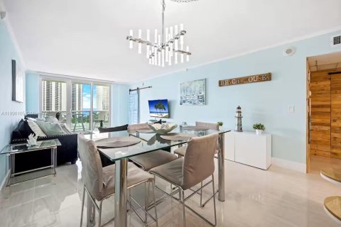 Condominio en venta en Sunny Isles Beach, Florida, 1 dormitorio, 93.37 m2 № 1943421 - foto 9