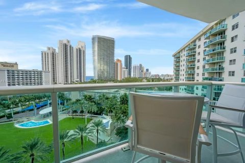 Condominio en venta en Sunny Isles Beach, Florida, 1 dormitorio, 93.37 m2 № 1943421 - foto 25