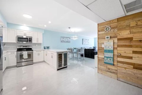 Condominio en venta en Sunny Isles Beach, Florida, 1 dormitorio, 93.37 m2 № 1943421 - foto 4