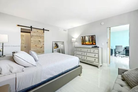 Condominio en venta en Sunny Isles Beach, Florida, 1 dormitorio, 93.37 m2 № 1943421 - foto 19