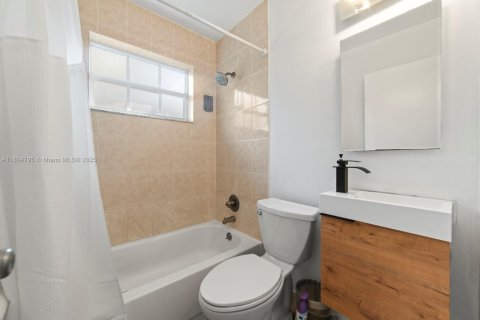 Casa en alquiler en Hollywood, Florida, 4 dormitorios, 198.9 m2 № 1978186 - foto 20