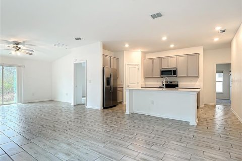 House in Bartow, Florida 4 bedrooms, 171.03 sq.m. № 2217028 - photo 4
