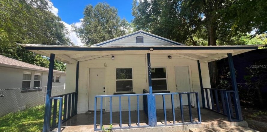 Commercial property in Ocala, Florida 4 bedrooms, 108.14 sq.m. № 2220573