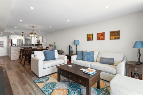 Condo in Hollywood, Florida, 1 bedroom  № 1992142 - photo 15