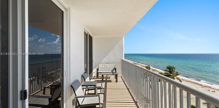 Condo in Hollywood, Florida, 1 bedroom  № 1992142