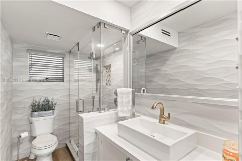 Condo in Hollywood, Florida, 1 bedroom  № 1992142 - photo 20