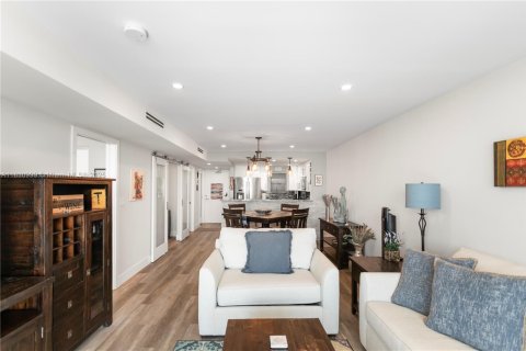 Condo in Hollywood, Florida, 1 bedroom  № 1992142 - photo 14