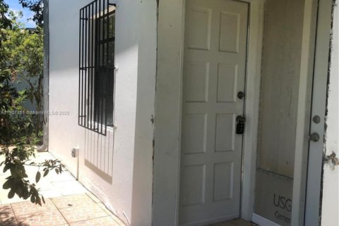 Apartment in North Miami Beach, Florida № 2082063 - photo 2