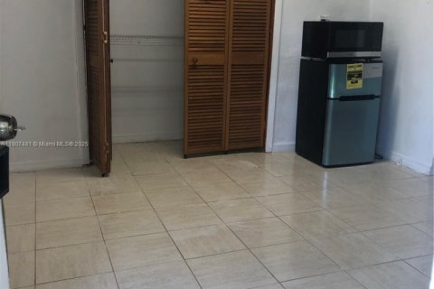 Apartment in North Miami Beach, Florida № 2082063 - photo 3