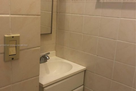 Apartment in North Miami Beach, Florida № 2082063 - photo 6