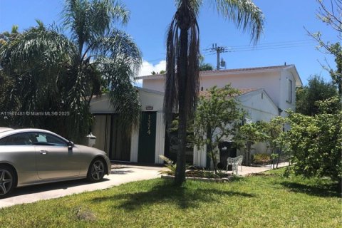 Studio in North Miami Beach, Florida № 2082063