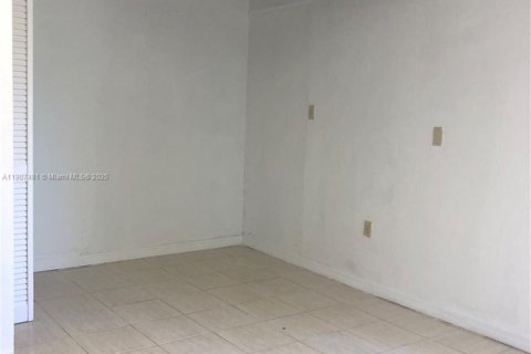 Apartment in North Miami Beach, Florida № 2082063 - photo 4