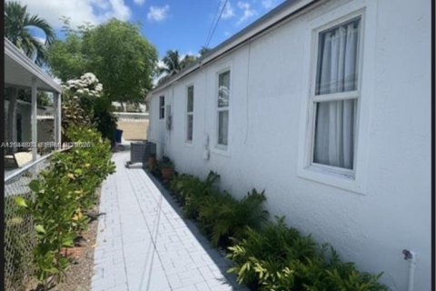 Villa ou maison à vendre à Miami, Floride: 3 chambres, 125.23 m2 № 2270874 - photo 13