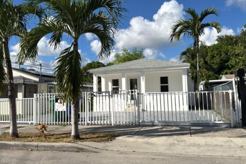 Villa ou maison à vendre à Miami, Floride: 3 chambres, 125.23 m2 № 2270874 - photo 2