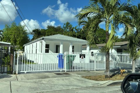 Villa ou maison à Miami, Floride 3 chambres, 125.23 m2 № 2270874