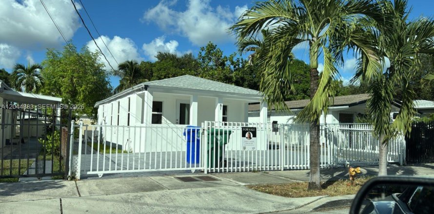 Villa ou maison à Miami, Floride 3 chambres, 125.23 m2 № 2270874