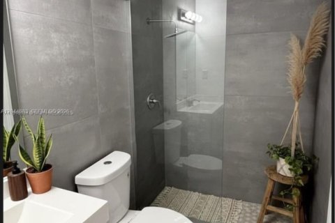 Villa ou maison à vendre à Miami, Floride: 3 chambres, 125.23 m2 № 2270874 - photo 10