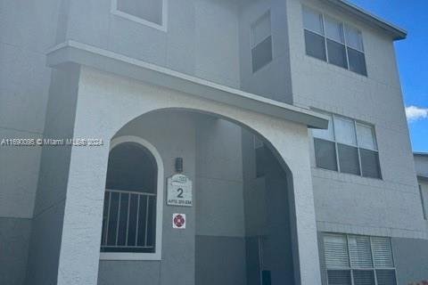 Condominio en West Palm Beach, Florida, 2 dormitorios  № 2022642
