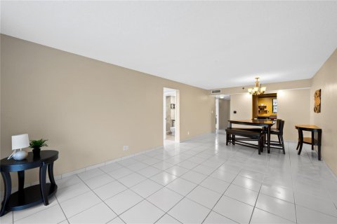 Copropriété à vendre à Davie, Floride: 2 chambres, 105.91 m2 № 2082284 - photo 4