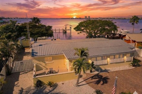 House in Bradenton, Florida 4 bedrooms, 183.67 sq.m. № 2124196