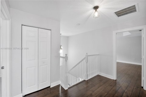 House in Miramar, Florida 4 bedrooms, 233 sq.m. № 2049525 - photo 12