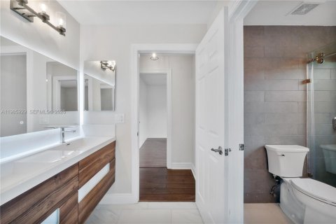 House in Miramar, Florida 4 bedrooms, 233 sq.m. № 2049525 - photo 23