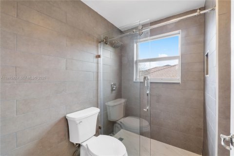 House in Miramar, Florida 4 bedrooms, 233 sq.m. № 2049525 - photo 22