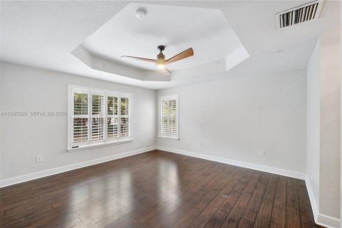 House in Miramar, Florida 4 bedrooms, 233 sq.m. № 2049525 - photo 13